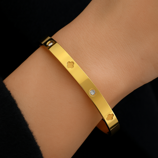 Clover & Crystal Bangle – 18k Gold-Plated Titanium Steel