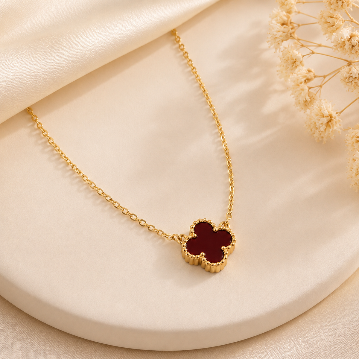 Lucky Clover Necklace – 18K Gold-Plated Stainless Steel with Shell Inlay