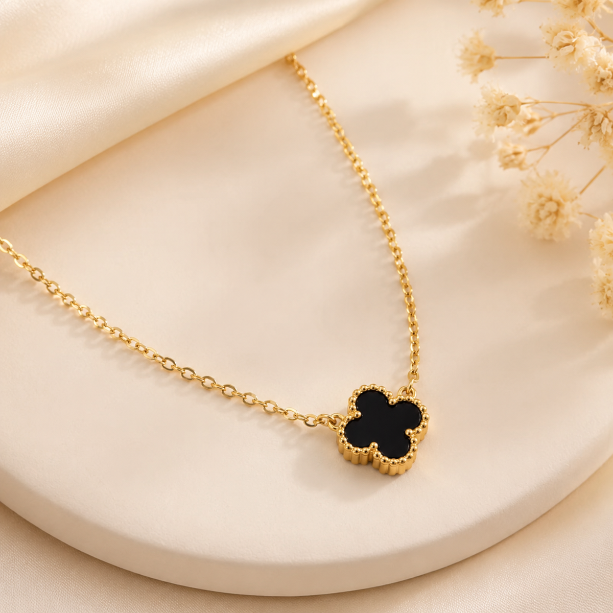 Lucky Clover Necklace – 18K Gold-Plated Stainless Steel with Shell Inlay